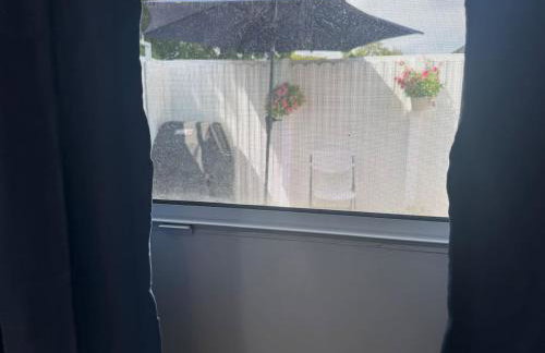 Relaxing Studio Getaway w BBQ, Patio and Parking - Foto 10