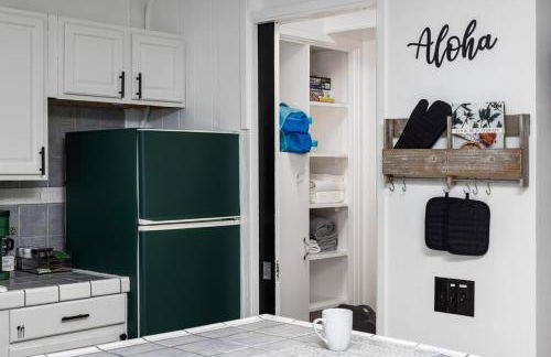 Waikiki Escape King Bed Pool Walk to Beach - Foto 17