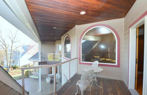 Redbud Keep - Unique Features, Movie Set Decor, Grill, Wifi, Family Friendly, Hiking, Billiard Table, Movie Theater Room, Fireplace, Golfing, View, 2 King Beds - Foto 53