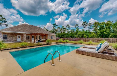 7 Mi to Emerald Coast Zoo! Poolside Paradise - Foto 1