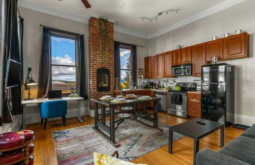 Beautiful Mountain Views in Iconic Building - Foto 4