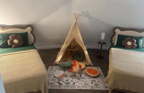 DeLand Dome House- 98 Inch TV - Open Kitchen - Near Bridle Oaks - Photo 31