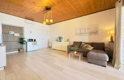 Athena Sea front Apartment, Parking & Pool - Foto 12