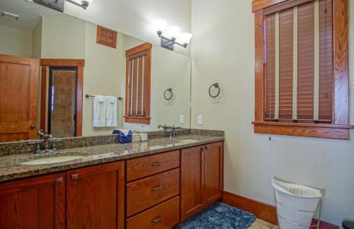 Slope side 8 BR at Sanctuary Majestic Mountain Top Estate 4800 square feet of quality sleeps 16 - Foto 61