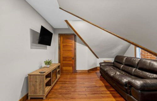 25 Massive 5 BR in Downtown Southington - Foto 8