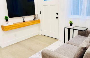 Modern 2BR Guest Suite with Kitchen, Free Parking, Fire Pit - 10 mins to SJC - Photo 2