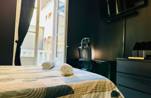 Studio Malheux centre ville avec terrasse - Photo 3