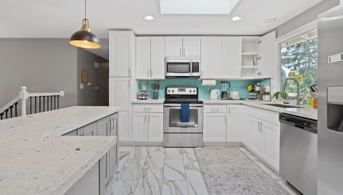 Chic Kirkland Home Overlooking Windsor Vista Park - Photo 3