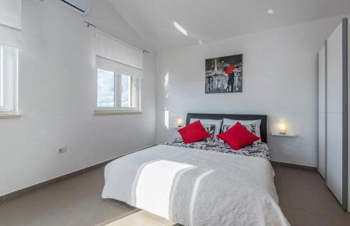 Villa Marilu, modern villa with pool near the sea - Foto 46