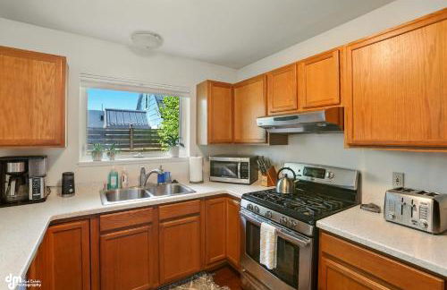 Coastal Place - BEST location in Downtown! - Photo 11