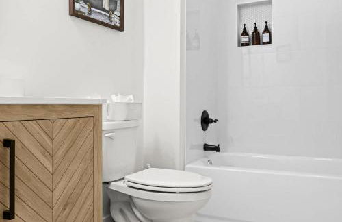 Charming 2nd-Floor Flat 3BR 2BA Free Parking - Foto 34