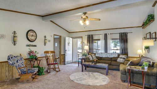 Pool, Large Porch! Country Home Near Roaring River - Foto 5