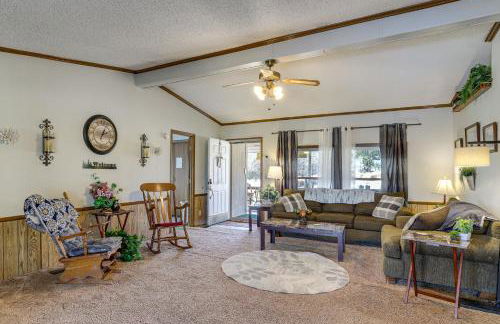 Pool, Large Porch! Country Home Near Roaring River - Foto 5