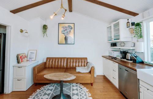 Serene Silver Lake 1 bedroom 1 bathroom Back house With Private Backyard - Photo 67