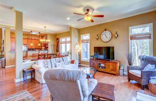 West Union Townhome with Patio and Lake View - Foto 1