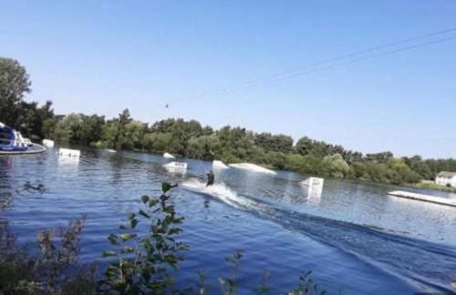 Caravan with hot tub at Tattershall lakes - Foto 25