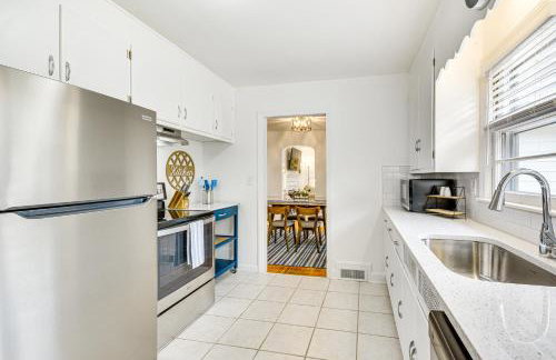 Dogwood Cottage with Fireplace 1 Mi to University - Foto 3