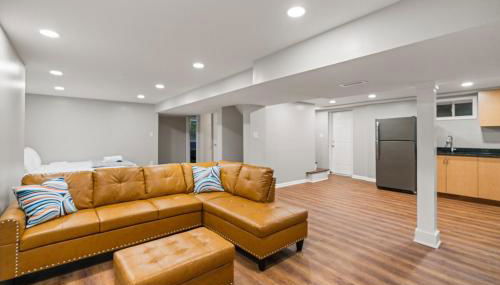 Elegant 5BR Home Sleeps 14 Minutes from DC - Russell - Foto 2