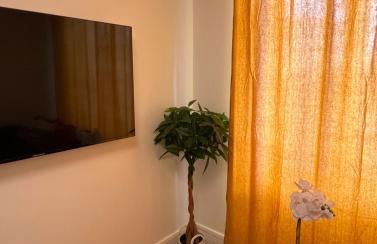 PARIS-MONTROUGE Magnifique Studio Appartement de 35m2 - très cosy pour 1 à 6 personnes refait à neuf - ENTIRE APARTMENT LUXIRIOUS AND WARM - Montrouge Paris 14ème - Proche Aéroport Orly & Parc Expositions Porte de Versailles FREE WIFI GRATUIT - Foto 11