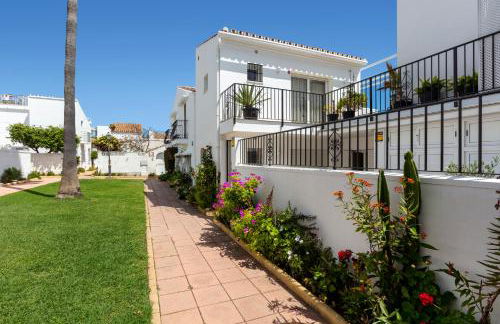 First Row Beach Villa - Photo 59