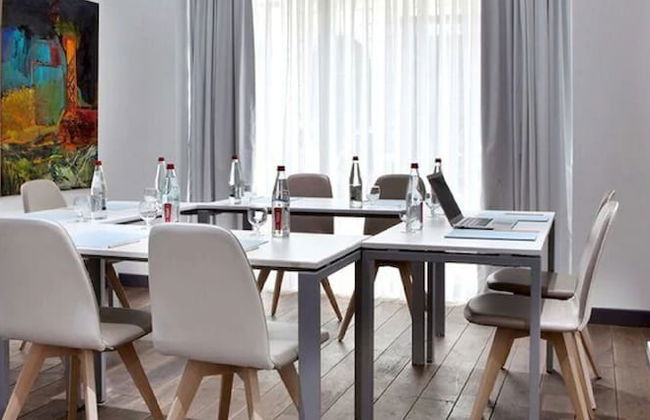 Serotel Suites - Photo 28