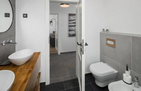 Amazing Home In Strped With Wifi - Photo 41