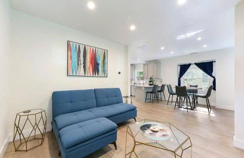 East Sac Getaway, Walking Distance to Hospitals - Photo 1