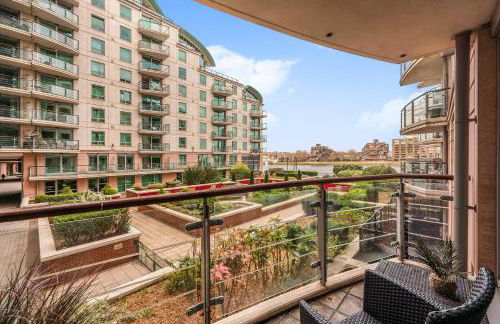 Riverside Apartments with Balcony, 1 Min Walk to Vauxhall Station - Foto 21