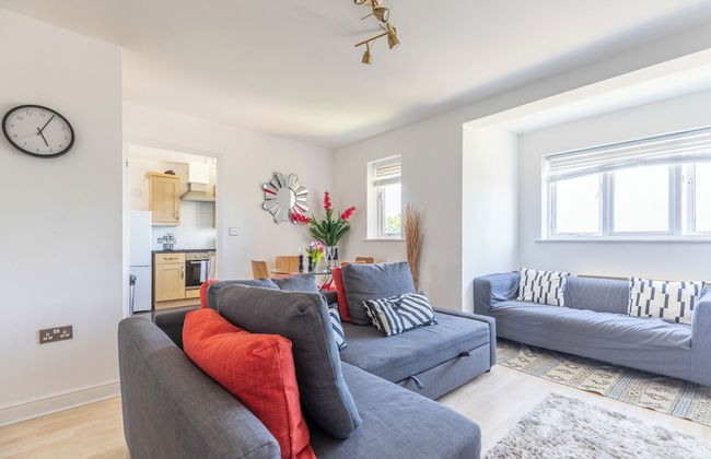 Skyline Haven Modern 2BR w/ Free Parking & 4kTV - Photo 38