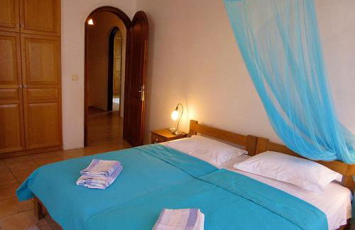 Olive House - Photo 8