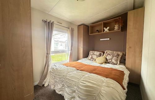 Harwich - Caravan - Sleeps 10 - Garden - Pool - Foto 3