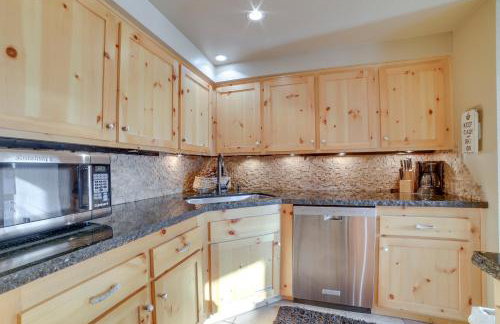 Mammoth Lakes Condo - Steps to Ski Lift! - Photo 9