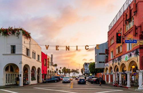 Spacious 2BD 2BA with Huge Balcony, Near Venice Beach & Fun! - Foto 23