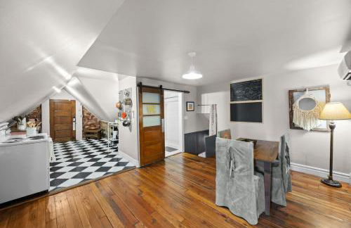 Cozy Top-Floor Retreat in the Heart of Louisville - Photo 22