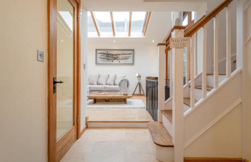 The Coach House - Beautiful Home in Cheltenham! - Photo 63