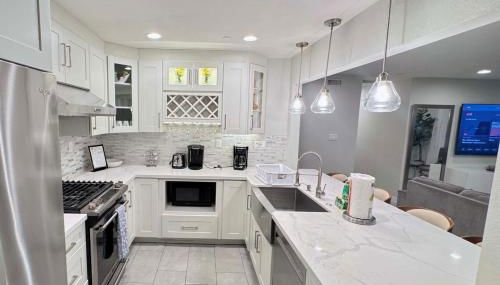 Rainforest Villa 4 Bedroom PoolSpa Walk2Disneyland - Foto 3