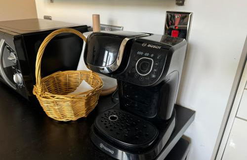 Cosy High Street Apartment 30 seconds from station - Foto 11