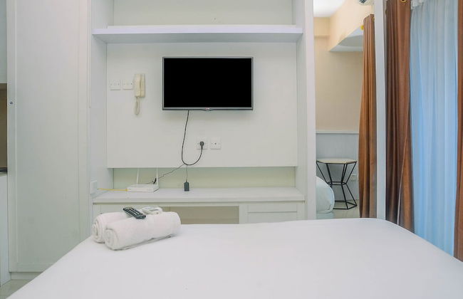 Minimalist And Comfy Studio At Grand Dhika City Apartment - Foto 6