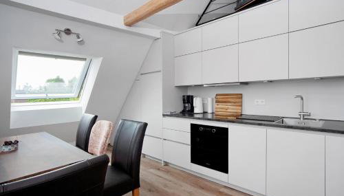 Neu renovierte Dachgeschosswohnung - Foto 1
