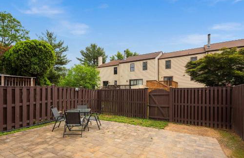 NEW! Large 3-story townhome Private, Self checkin, Pet Friendly! - Foto 27