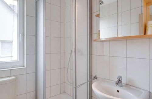 Cozy Coastal Escape with Garden - Foto 27