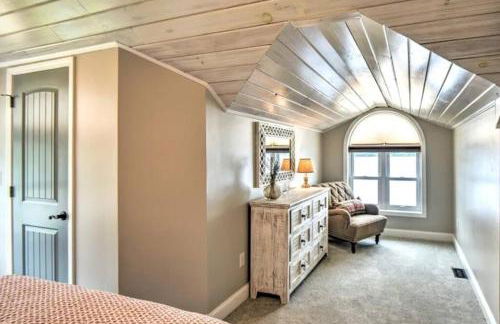 Unmatched Lakefront Home! - Foto 16