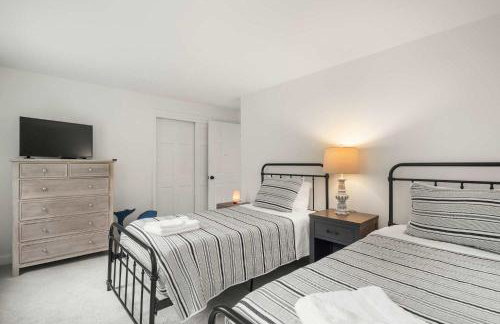 Pond Front Home w Game Room Dog Friendly - Foto 20