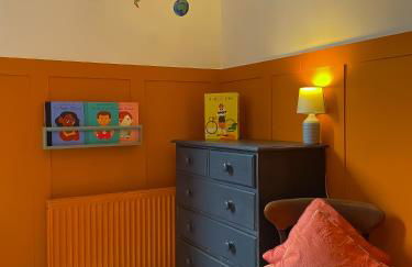 Spacious home in Leeds ideal for gatherings with free parking - Foto 55