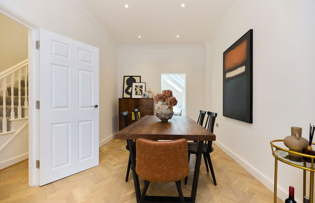 The Shepherd s Bush Wonder - Trendy 4bdr Home With Garden Terrace - Photo 15