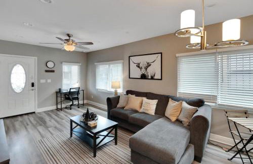 Cozy Bungalow Central Location Near Downtown - Foto 8