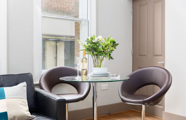 One Bed Serviced Apts near Oxford Street - Photo 8