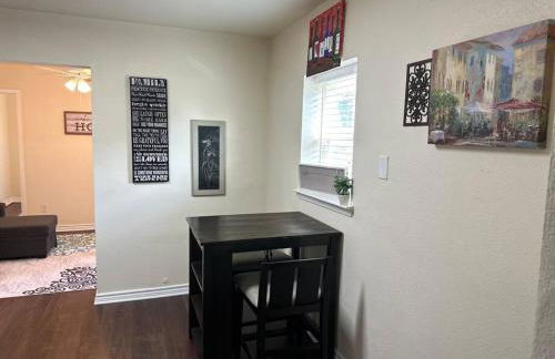 Walk to the Alamodome! Sleeps 6, Pet Friendly - Foto 16
