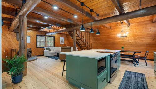 The Log Haus, a newly renovated lakefront cabin close to the trails - Foto 5