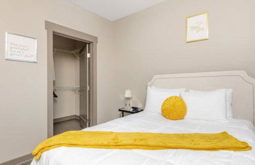 1Br Uptown, Pool, Wine, near Convention Center_311 - Photo 20